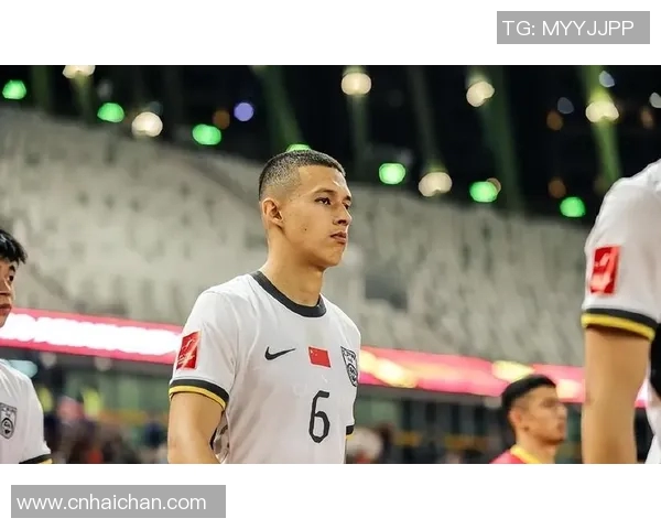 足球场上戴眼镜的球星们勇敢突破视觉局限成就非凡表现 足球场上戴眼镜的球星们勇敢突破视觉局限成就非凡表现